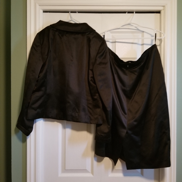 Womans Vintage Escada Couture Silk Suit - Picture 4 of 10